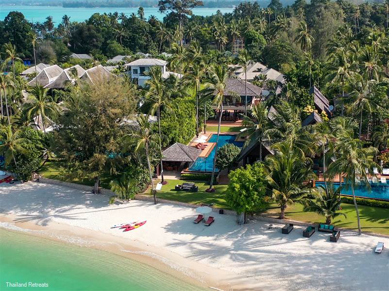 Koh Samui or Phuket? We have arranged villa stays on both islands for over 20 years. Weather, beaches, flights and villas compared to help you choose.