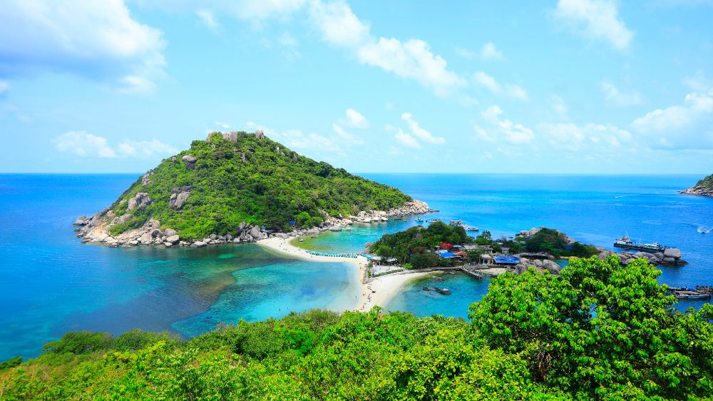 Koh Nang Yuan islands joined by a white sandbar near Koh Tao, a day trip by boat from Koh Samui Koh Nang Yuan islands joined by a white sandbar near Koh Tao, a day trip by boat from Koh Samui