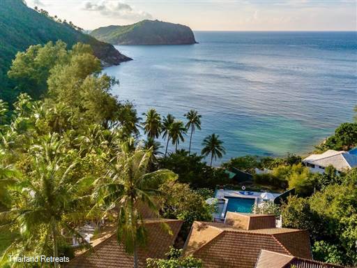 Dee Dee Retreat is a private Koh Phangan villa set 20m above the secluded Haad Thong Lang beach - a private cove west of Chaloklum fishing village suitable for familes or couples and ideal for honeymooners. Resident staff nearby offering chef service, Thai cooking classes, massage.
The villa offers rates for 2 or 4 bedroom occupancy