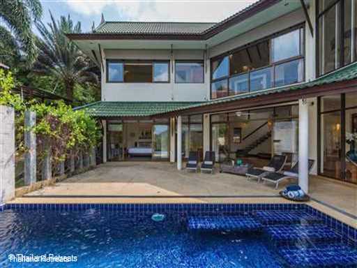 <p>Pai Chon is a lovely villa located within an exclusive hillside village on the beautiful north coast of Koh Samui with amazing west facing views. Palm fringed beach and local restaurants within a few minutes drive.</p>