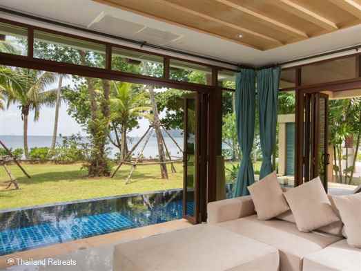 Amatapura beach Villa 14 is a fabulous Krabi holiday villa located right on the beach with stunning ocean views. This spacious villa is just 10 minutes from Ao Nang town. 