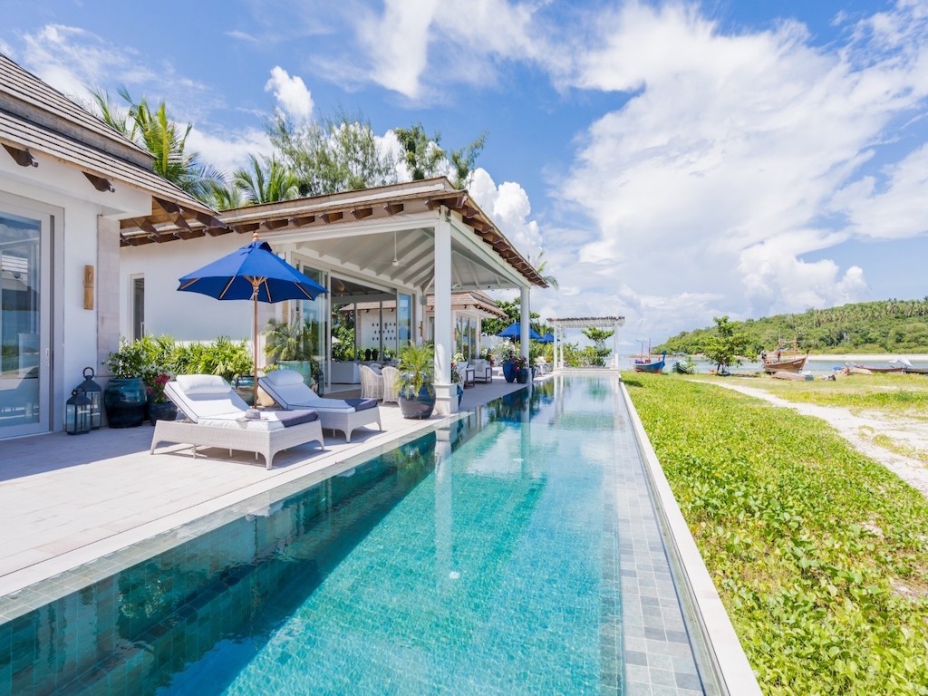 Mia Ocean 32-metre pool on the beachfront in north Chaweng, Koh Samui Mia Ocean 32-metre pool on the beachfront in north Chaweng, Koh Samui