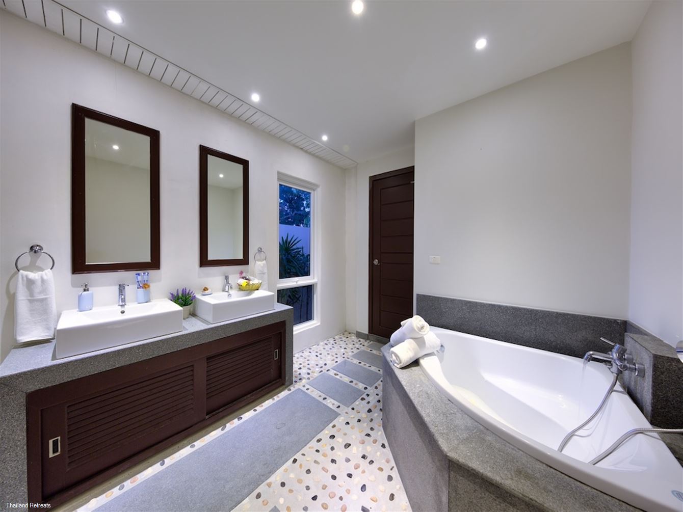 Baan Rim Talay