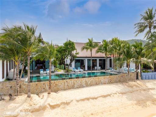 <p>Villa Kayana is a stunning and luxurious beachfront villa set in the centre of beautiful Bang Rak beach in the area of Bophut enjoying amazing views over the beach, the bay and Koh Phangan beyond. The villa features 4 double bedrooms and a bunk bedroom including an oppulent oceanfront master bedroom.&nbsp;</p>