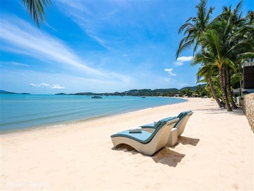 <p>Villa Kayana is a stunning and luxurious beachfront villa set in the centre of beautiful Bang Rak beach in the area of Bophut enjoying amazing views over the beach, the bay and Koh Phangan beyond. The villa features 4 double bedrooms and a bunk bedroom including an oppulent oceanfront master bedroom.&nbsp;</p>